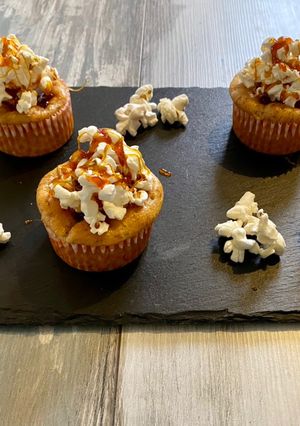 Sós karamellel töltött cupcake - tojásmentes recept fotója