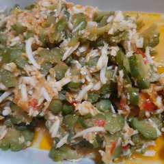 A picture of Tumis Paria (pare) teri medan.