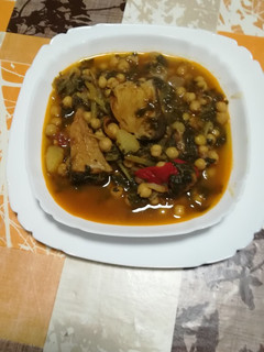 Una foto de Cocido con bacalao y verduras silvestres en la olla GM g