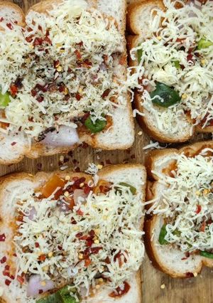 A picture of Bread Pizza.