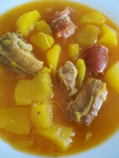 Una foto de Patatas guisadas con costillas y chorizo