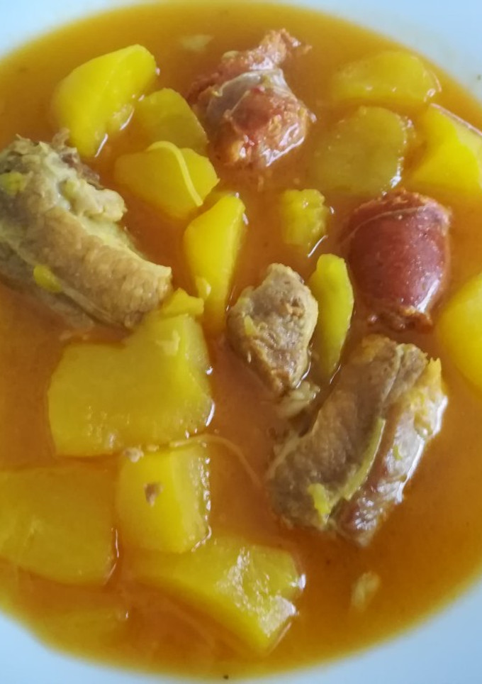 Una foto de Patatas guisadas con costillas y chorizo