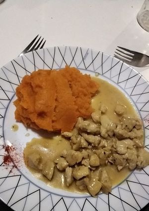 Una foto de Pollo a la mostaza y miel con puré