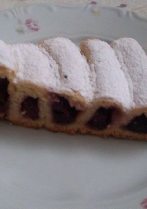 Meggyes csigatekercs recept fotója