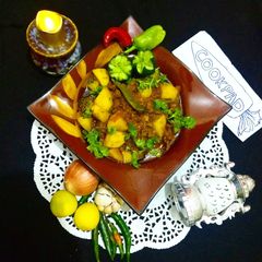 A picture of Aloo Qeema.