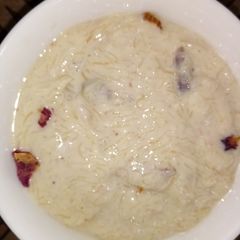A picture of Sheer khurma.