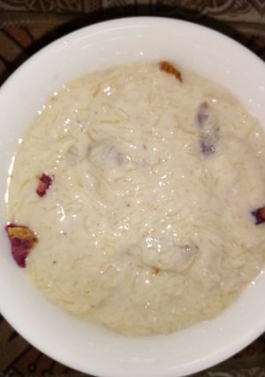 A picture of Sheer khurma.