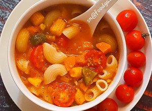 A picture of Minestrone Soup.