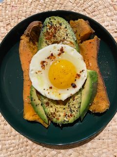 Une photo de Patate douce Avocat Œuf