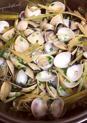 Hình của món Nghêu xào hành xả.