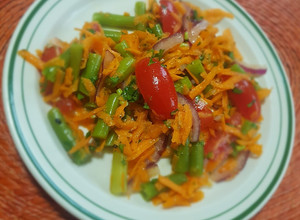Una foto de Ensalada de ejotes con zanahoria