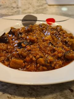 Una foto de Salteado de berenjena y carne picada