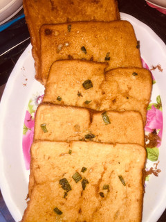 A picture of Fried bread 🍞.
