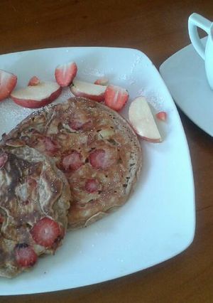 Una foto de Panqueques de frutas: manzana🍎y fresa🍓