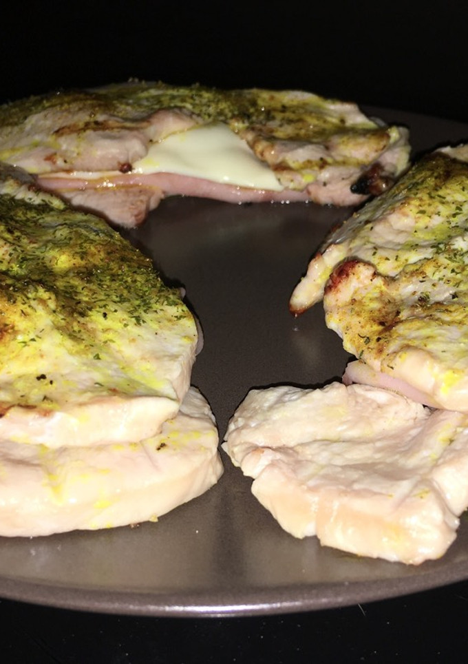Una foto de Pechugas de pavo, jamón de York y queso