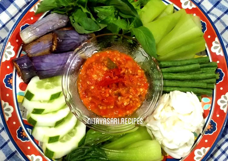 makanan Lalapan dan Sambal Terasi Anti Gagal