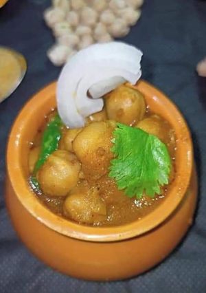 आलू वड़े की सब्जी (aloo wade ki sabzi recipe in Hindi) रेसिपी मुख्य फोटो