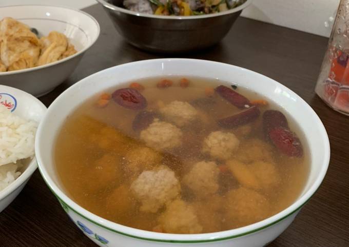 Sup bakso babi herbal
