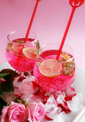 A picture of Sparkling Rose chia lemonade.