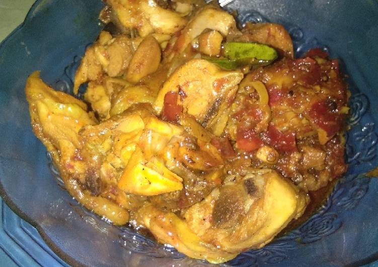 Bagaimana Membuat Ayam mercon kuah kuning, Bisa Manjain Lidah