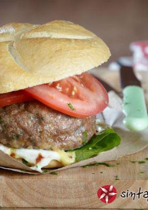 Φωτογραφία της συνταγής Burger με μοσχαρίσιο γεμιστό μπιφτέκι & γαλοπούλα