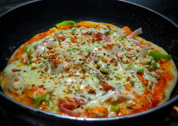 Steps to Make Quick Veg delite pizza on tawa with homemade pizza base