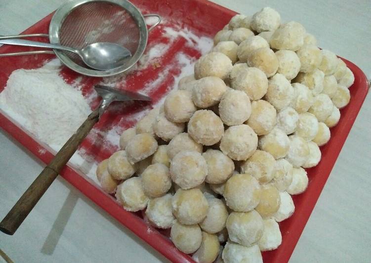 Putri Salju Lumer (Cheesy Snow Ball)