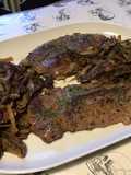 Filets de canard marinés grillés baies et cèpes