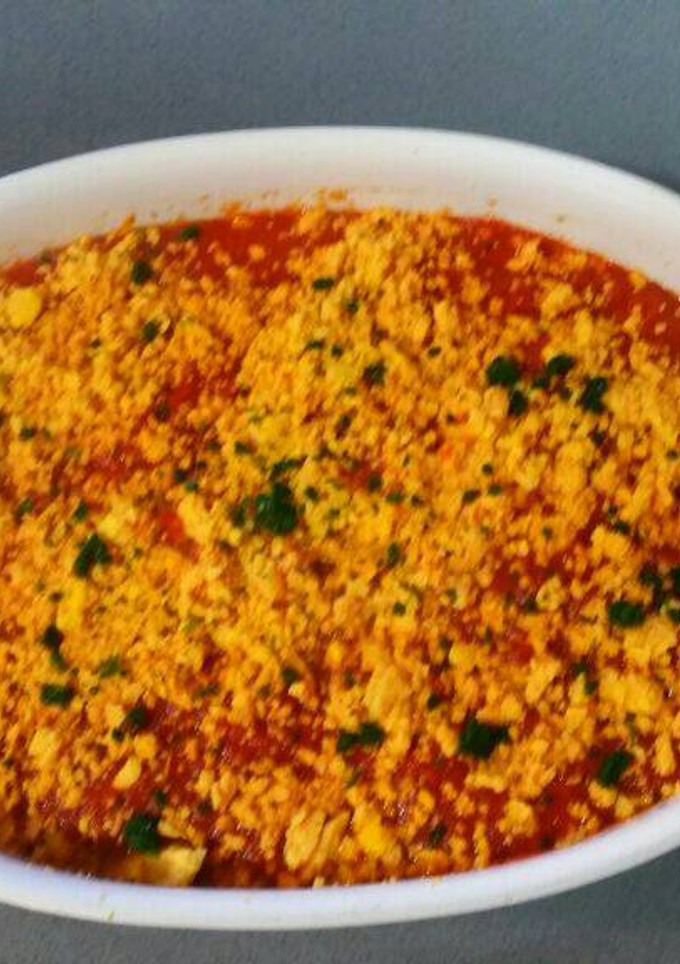 Una foto de Huevos rellenos con tomate