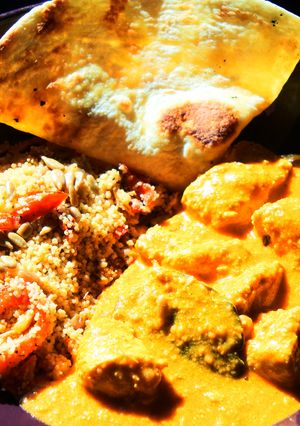 Una foto de Butter chicken con cuscús 🇮🇳