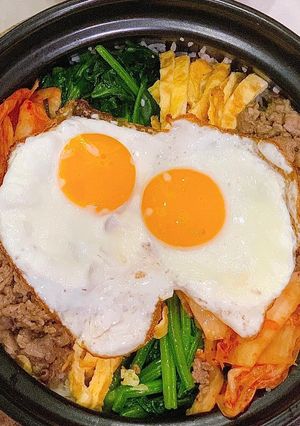 Hình của món Cơm trộn Hàn Quốc (Bibimbap).