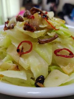 豆鼓辣椒小魚乾拌炒高麗菜 的食譜成品照片