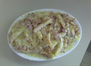 Una foto de Patatas  estilo Foster's wollyWood con salsa ranchera
