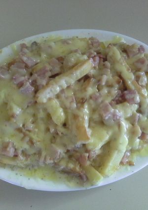 Una foto de Patatas  estilo Foster's wollyWood con salsa ranchera