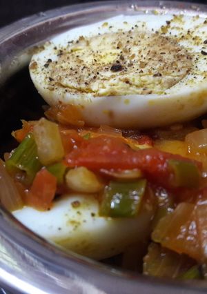 ஸ்பிரிங் ஆனியன் முட்டை ரோஸ்ட் (Spring Onion Muttai Roast Recipe in Tamil) செய்முறை முக்கிய புகைப்படம்