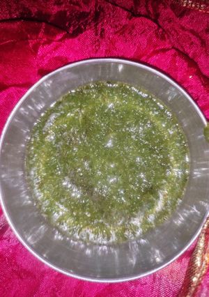 A picture of Green chutney.