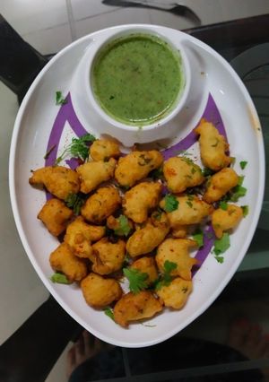 A picture of Urad dal fritters.