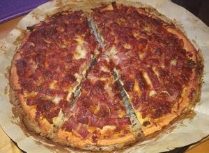 Una foto de Pizza con base de pollo