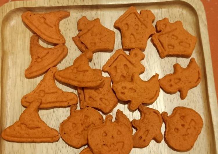 Halloween cinnamon biscuits
