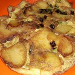 A picture of Dadar telur kentang.