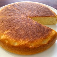 A picture of Basic Plain Rice Cooker Cake.