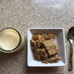 A picture of Apple and oats crumble.