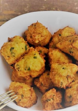Una foto de Buñuelos de bacalao especiados con lactonesa (Thermomix)