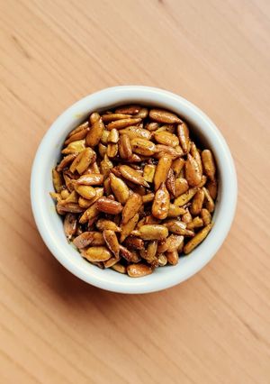 Una foto de Semillas de girasol especiadas 🌻 Pipas con especias 🌻 Snack saludable o para enriquecer ensaladas