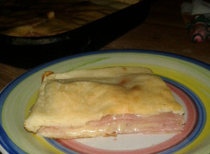 Una foto de Tarta de jamón y queso con masa licuada