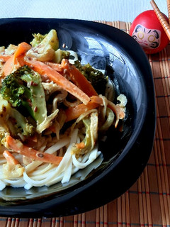 Una foto de Wok de vegetales con tallarines 🍜