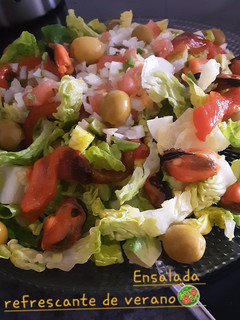 Una foto de ☆ Cogollos de lechuga con vinagreta casera