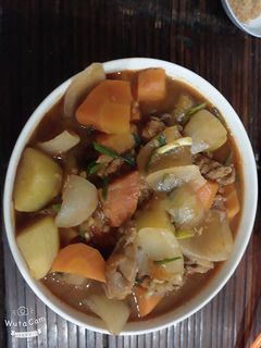 Hình của món Gà hầm cay.