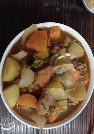 Hình của món Gà hầm cay.
