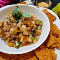 A picture of 🍐Pear salsa with Nachos.